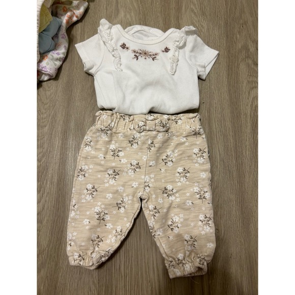 Baby Girl Outfit Set Carter's Strawberry Lemon Floral 0 3 Months 5 outfit Bundle - Picture 2 of 11